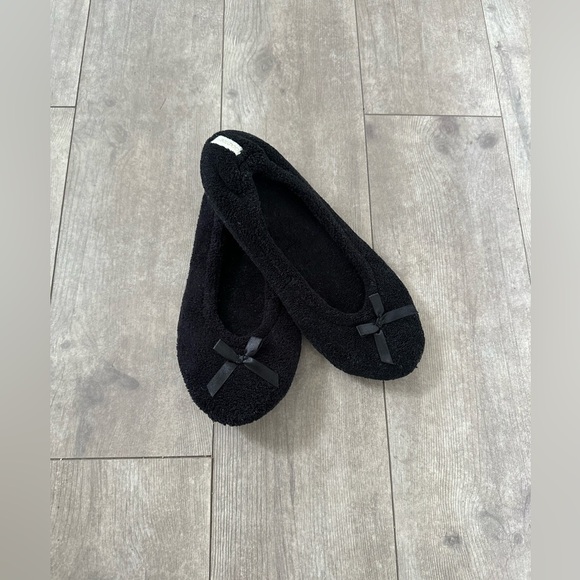New Goldtoe Women’s Black Fuzzy Slippers size Large (9)
NEVER WORN
Super soft! - Picture 4 of 7